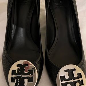 ✨Tory Burch✨’Sally 2’ Black/Silver Peep Toe Wedges